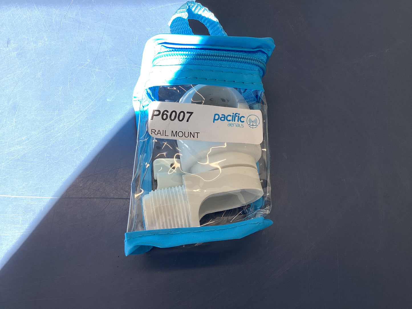 Pacific Aerials Seamaster Rail Mount White P6007