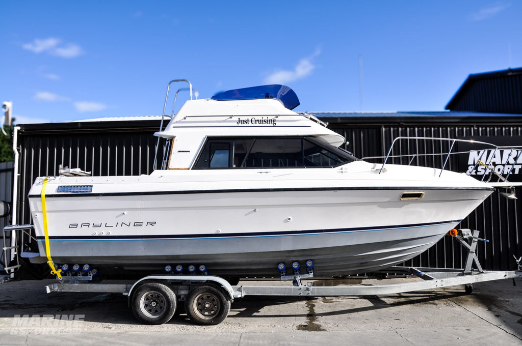 Bayliner 2556 Flybridge - Cruiser - Trailerable